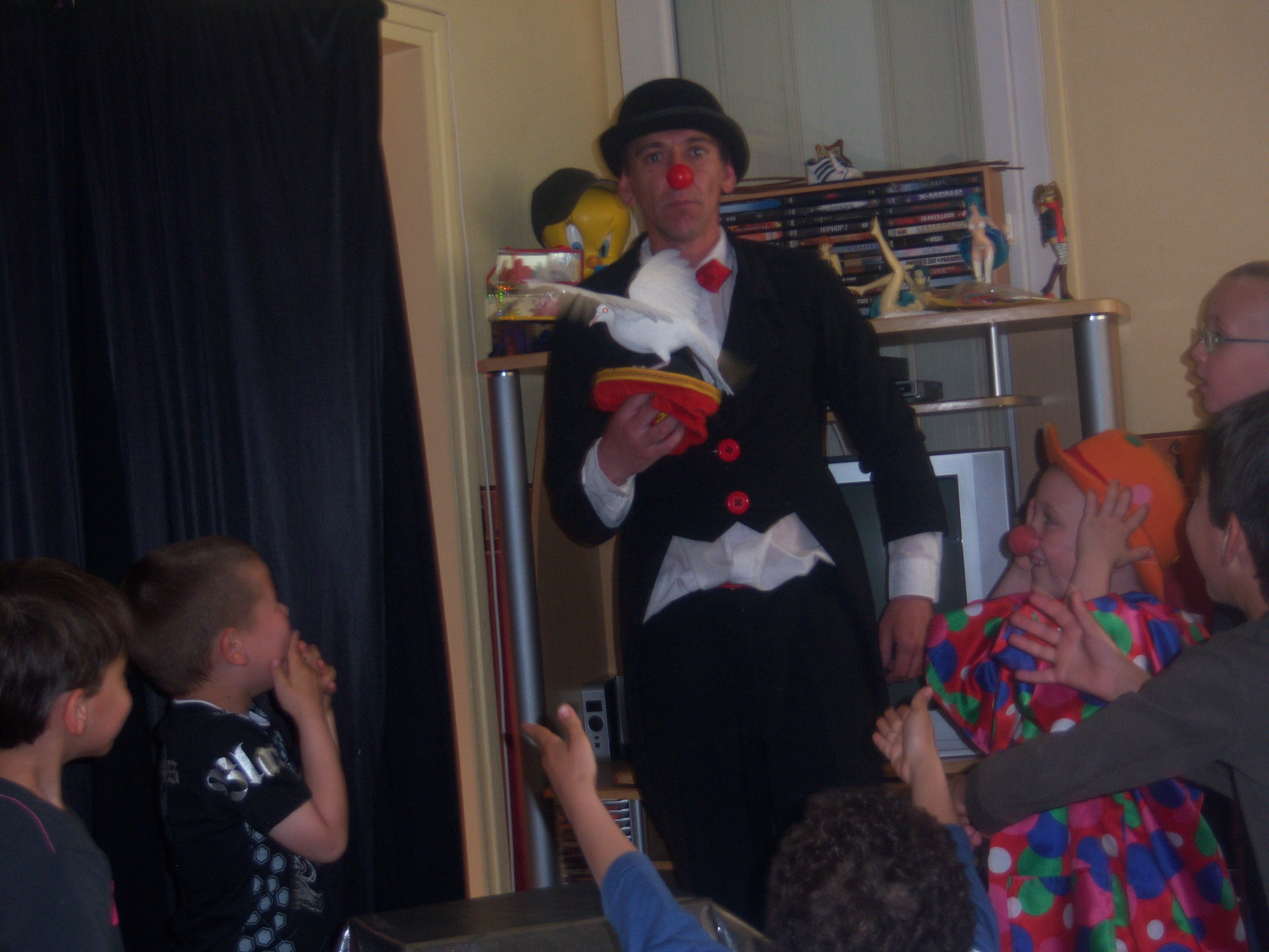 Spectacle de clown magicien pour les enfants.
